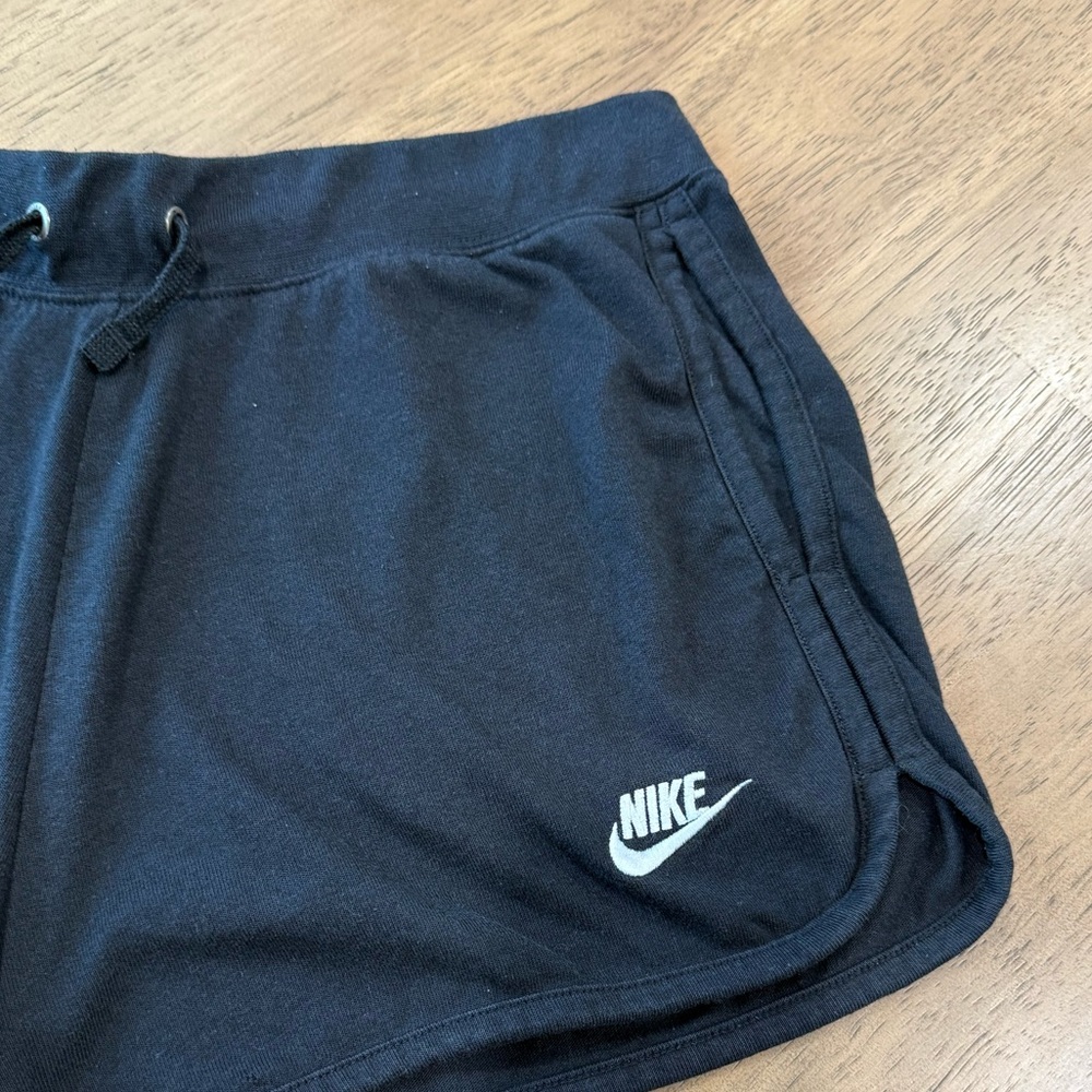 Nike Women's Athletic Black Shorts Size Large - Picture 2 of 4